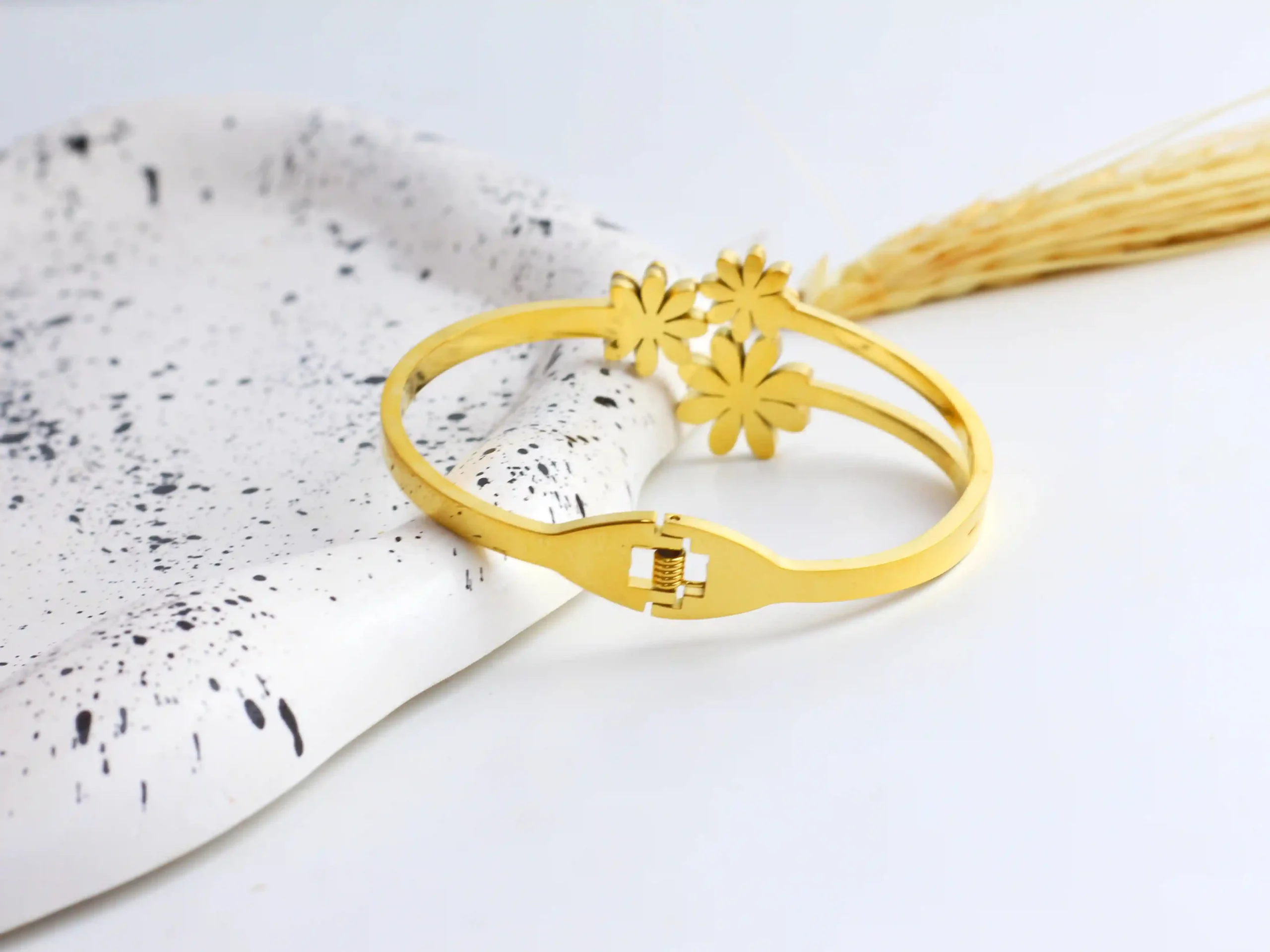 اسورة - الصورة 3