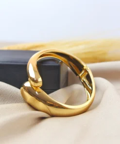 Alternative view of Bangle
