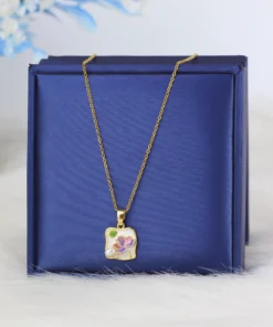 Alternative view of necklace