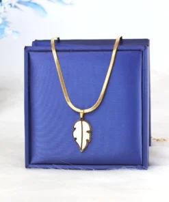 Alternative view of Feather Necklace