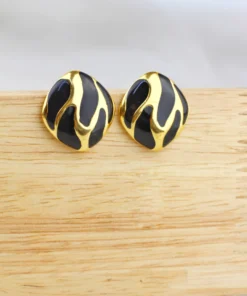 Alternative view of Simple earring