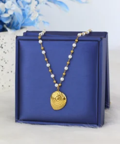 Alternative view of necklace